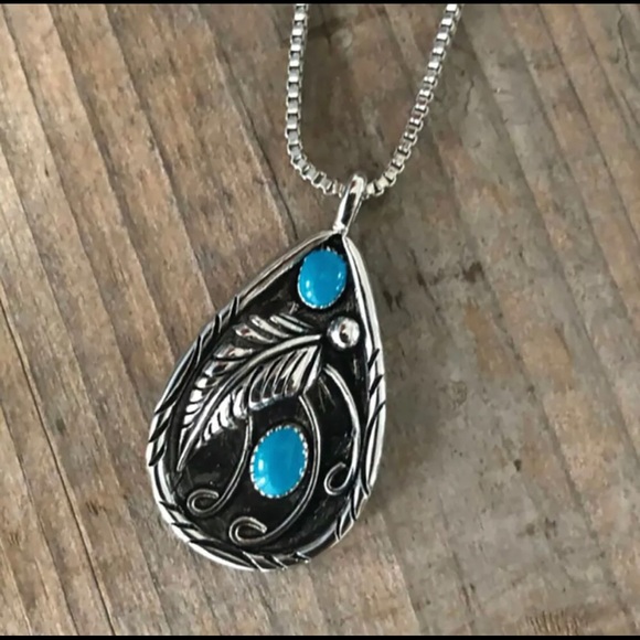 Fashion Jewelry Jewelry - Silver and Turquoise Leaf Necklace
